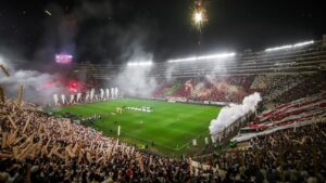 Universitario sancionado con reducción del aforo para su partido contra Deportivo Garcilaso