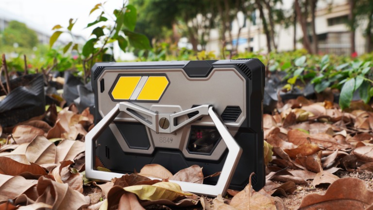 ¡Un Tablet con Projector y Cámara de Noche por solo $599! – La revolución del trabajo al aire libre está aquí.