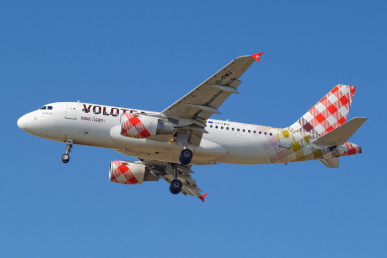 Volotea ajusta tarifas y cobra extra por el combustible tras la crisis energética