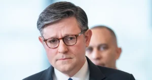 Mutinería Republicana Fracasa en Extender Vigilancia Sin Orden Judicial