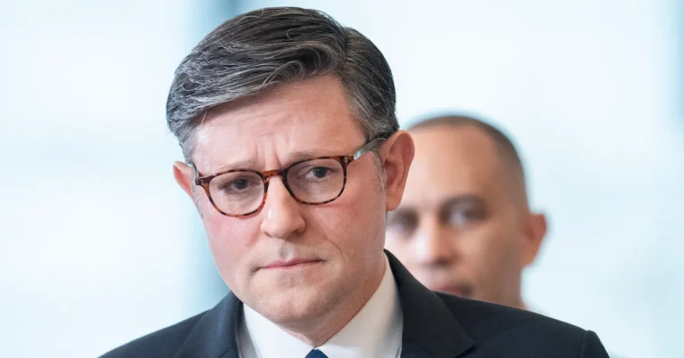 Mutinería Republicana Fracasa en Extender Vigilancia Sin Orden Judicial