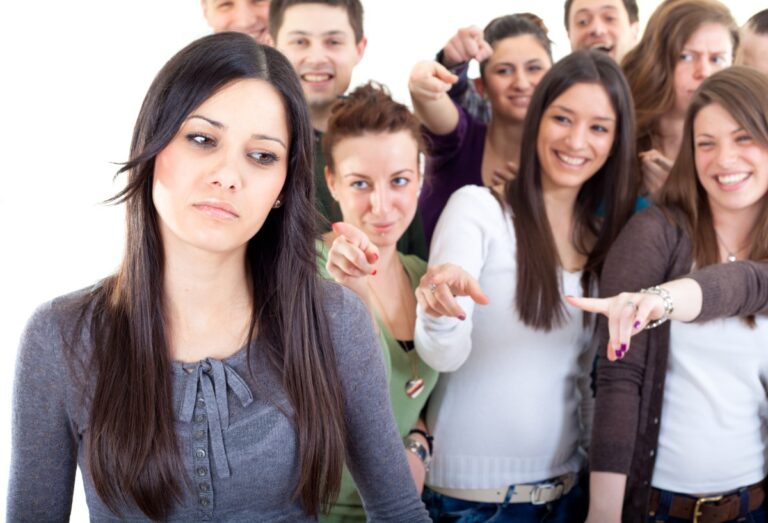 Meta’s AI App Sparks Embarrassment as Friends Discover User Activity