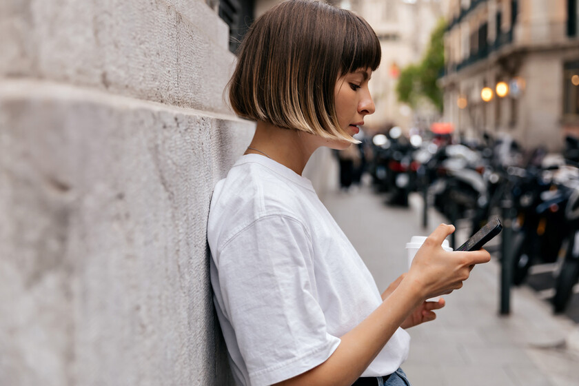 WhatsApp se convierte en ‘chupete emocional’: La ciencia advierte sobre el impacto de la incertidumbre en nuestra fragilidad