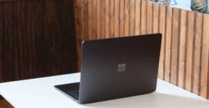 Microsoft prepara Surface Laptop con revolucionaria pantalla OLED
