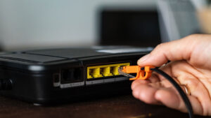 ¡Adiós a la lentitud! El Gobierno elevará por ley la velocidad mínima de internet en España a 100 Mbps