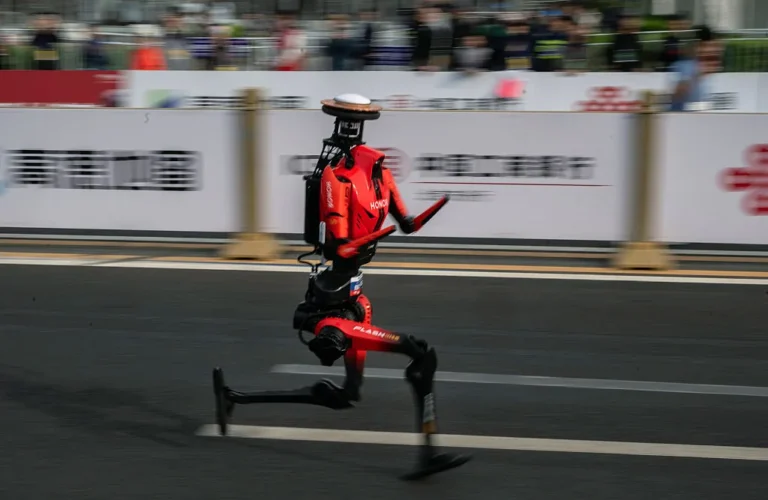 Robots Shatter Records: Máquinas Humanoides Dominan Medio Maratón de Beijing