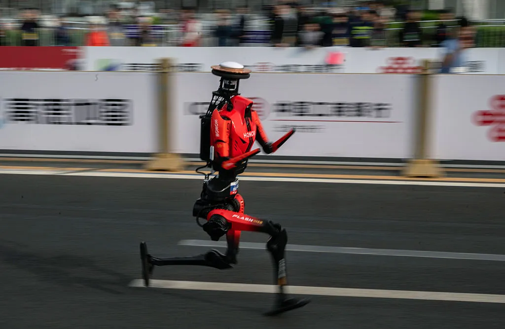 Robots Shatter Records: Máquinas Humanoides Dominan Medio Maratón de Beijing