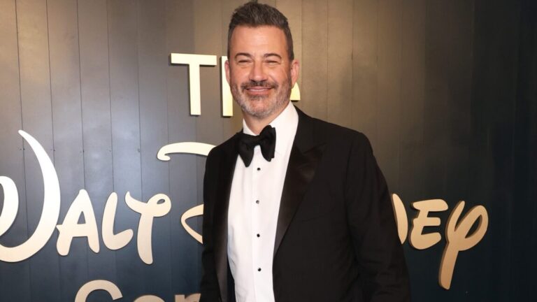 FCC ordena revisión de licencias de ABC tras broma de Kimmel que ofende a Trump y Melania