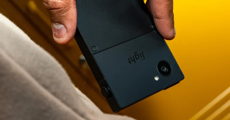 El teléfono minimalista que necesita apps: Light Phone abre su ecosistema de desarrollo