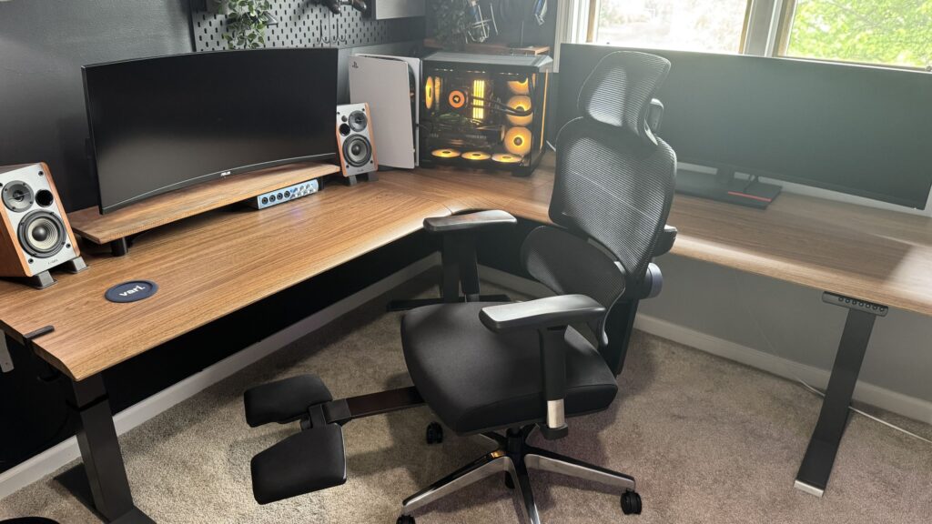 Vari Desks & Chairs: Redefining the Office Experience with Adaptable Design