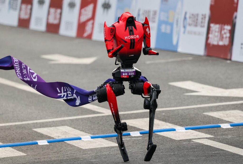 El regreso de los robots a Beijing: Segunda edición del half-maratón tecnológico