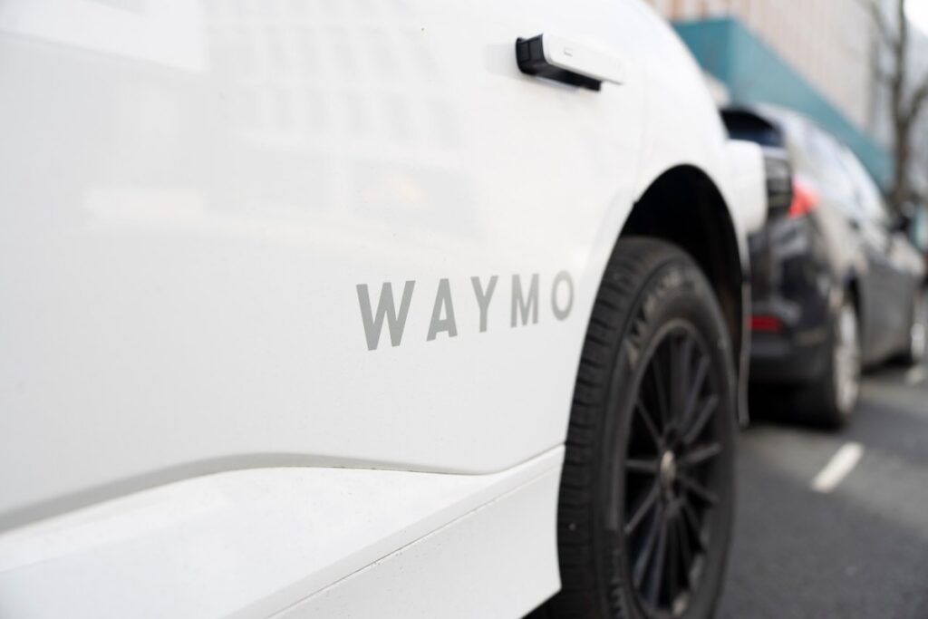 Waymo intensifica pruebas de robotaxis en Londres, acercándose al servicio comercial