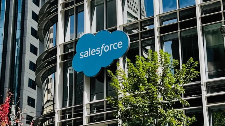 Salesforce crowdsourcing su hoja de ruta de IA con sus clientes