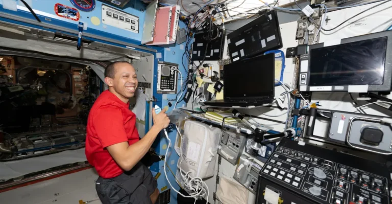 Los astronautas de la ISS recibirán nuevas y potentes laptops