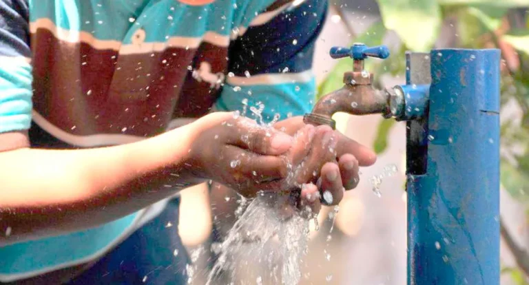 La brecha en Perú: ¿Cuánto se necesita para garantizar el acceso a agua y saneamiento?