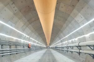 China alcanza profundidad récord al construir túnel submarino para alta velocidad