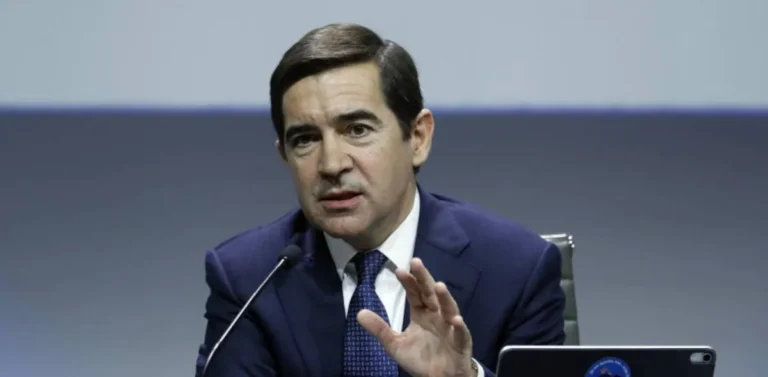 Análisis de Retribuciones Ejecutivas en BBVA: Detalle del Informe Anual 2022