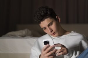 De la calle a la pantalla: La nueva adicción que define la juventud moderna