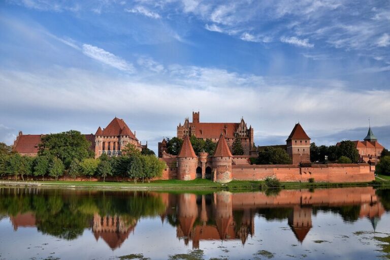 El Coloso Gótico: Descubriendo el Castillo más Grande del Mundo en Polonia
