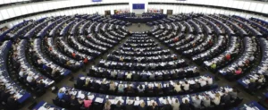 El Fin de la Era del Motor: El Parlamento Europeo Aprueba la Prohibición de Coches de Combustión en 2035