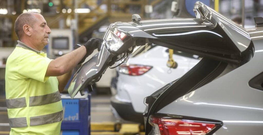 Ford recorta plantilla en Europa y acelera su transición hacia la electrificación