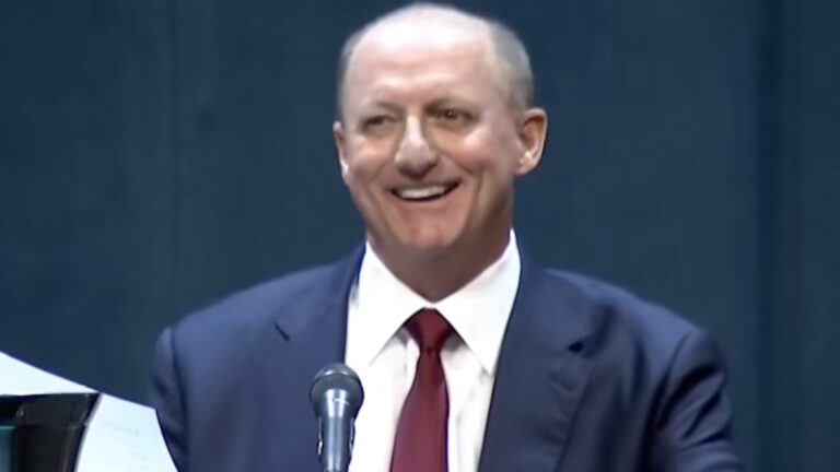 Greg Abel Impresiona en la Reunión Anual de *Berkshire Hathaway*: Énfasis en la Excelencia Operacional y el Enfoque Medido sobre IA
