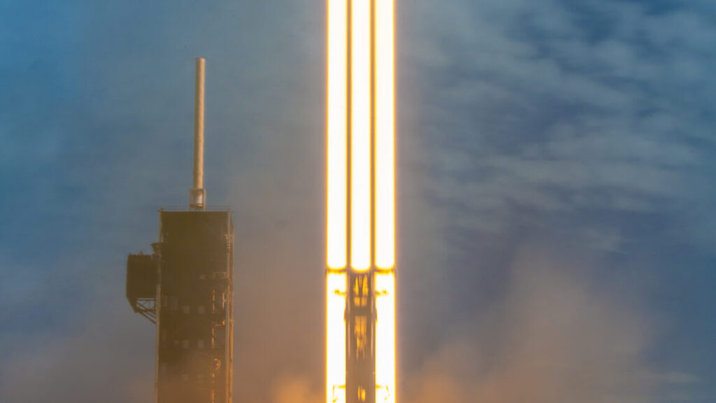Impacto de Falcon 9 en la Luna y Tensión Creciente en Rusia por Ataques con Drones