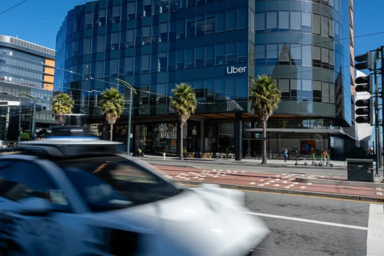 Uber planea convertir a sus conductores en una red de sensores para la era autónoma