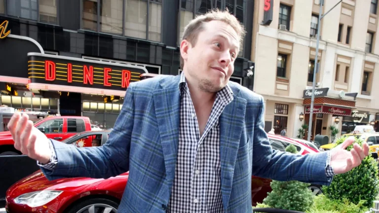 Elon Musk confiesa que xAI usó IA de ChatGPT para entrenar Grok