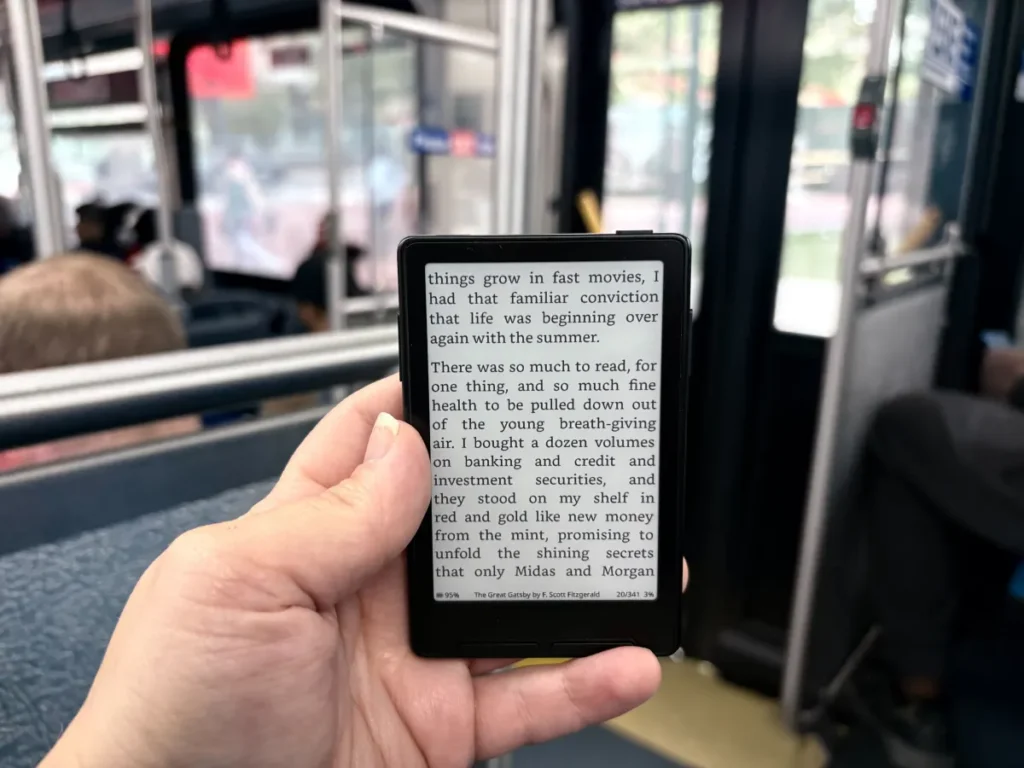La Revolución de la Lectura: Cómo un Lector Electrónico Magnético Puede Detener el ‘Doomscrolling’